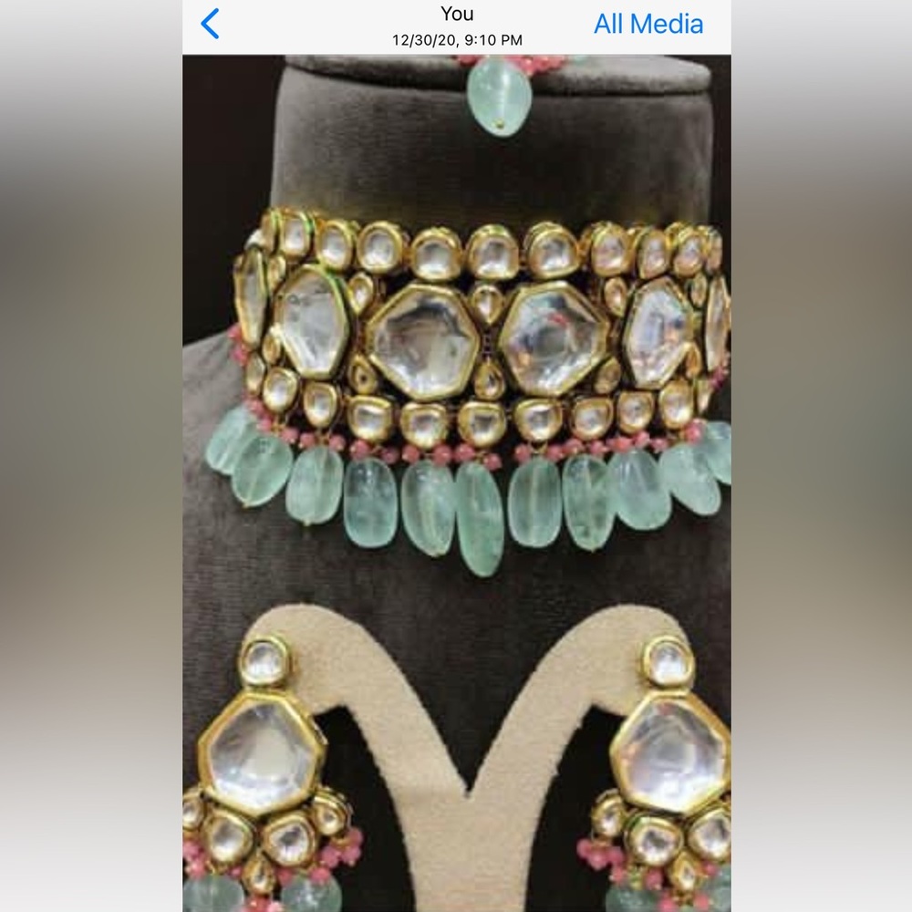 Beautiful Queen necklace with earrings. Great for any occasion.